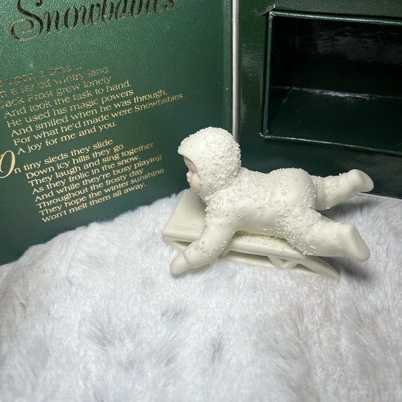 Dept 56 Snowbabies Winter Tales “HOLD ON TIGHT” Snowbaby On Sled #79561 Retired - Picture 1 of 12